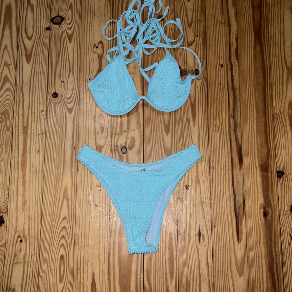 No stains, only worn a few times.